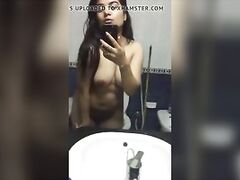 Desi girl showing her nude body and fingering her cunt