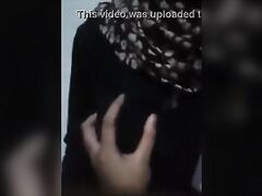hijab girlfriend giving a blow @ asiansex.life