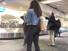 Perfect candid athletic ass in leggings (airport slut #1)