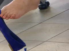 Candid Incredibly Sexy Dangling at the Airport Feet Shoeplay