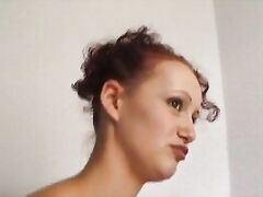 Junges Teen lutsch vor der Kamera