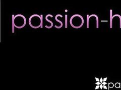 Blonde Bimbo w Tanlines GoT Giant Bazongas!