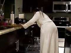 Melanie Hicks in Mommas Boy (DVD)