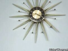 Hairy milf Artemisia needs a masturbation break