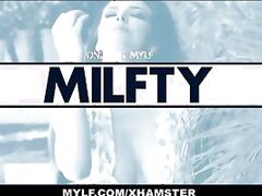 Voluptuous Milf Melanie Hicks Stuck In The Sink